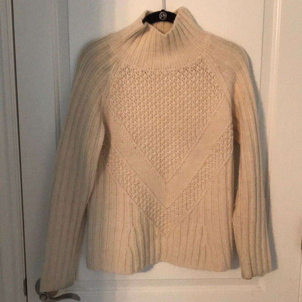 Cream Banana Republic Turtleneck Sweater (Medium)